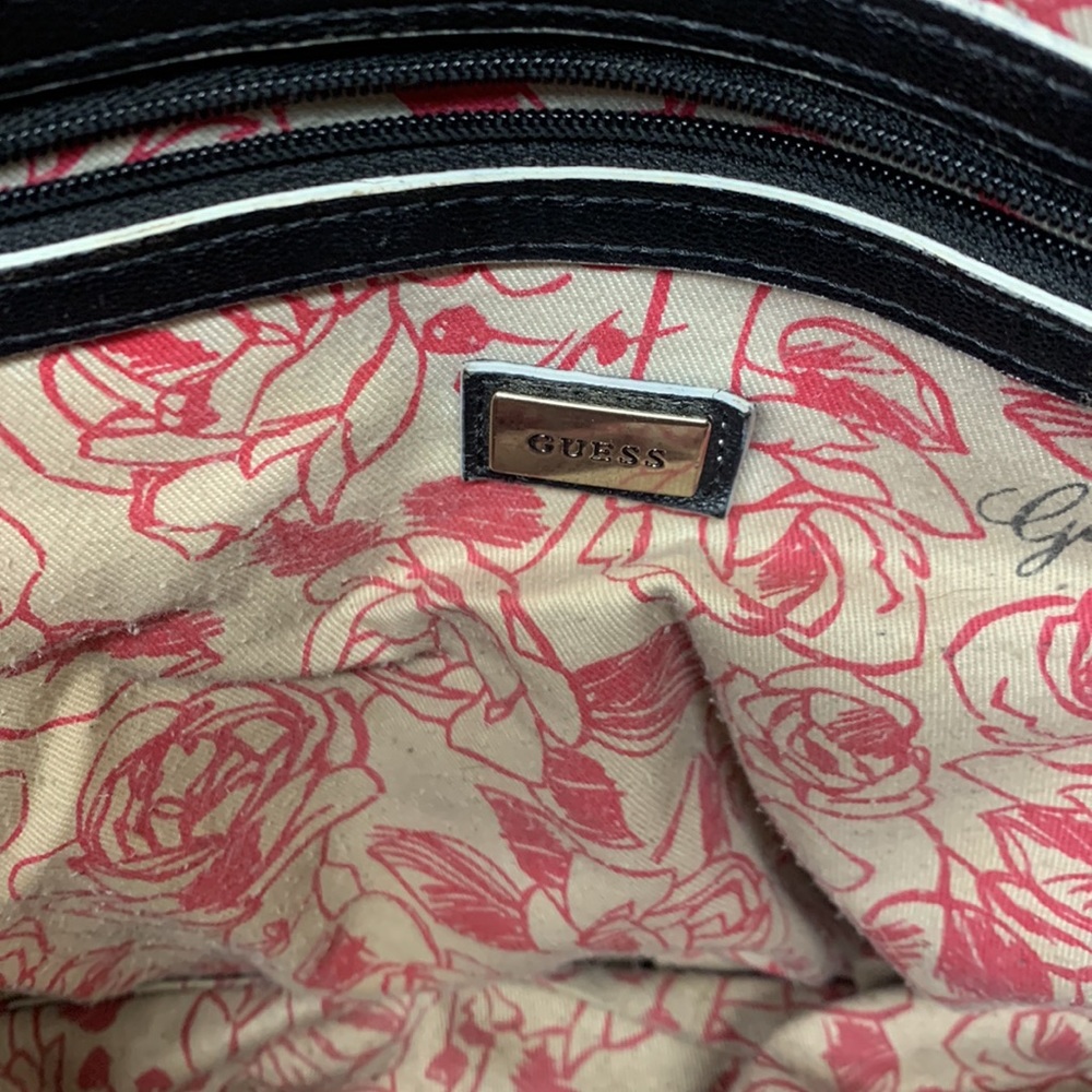Guess purse - Picture 6 of 6